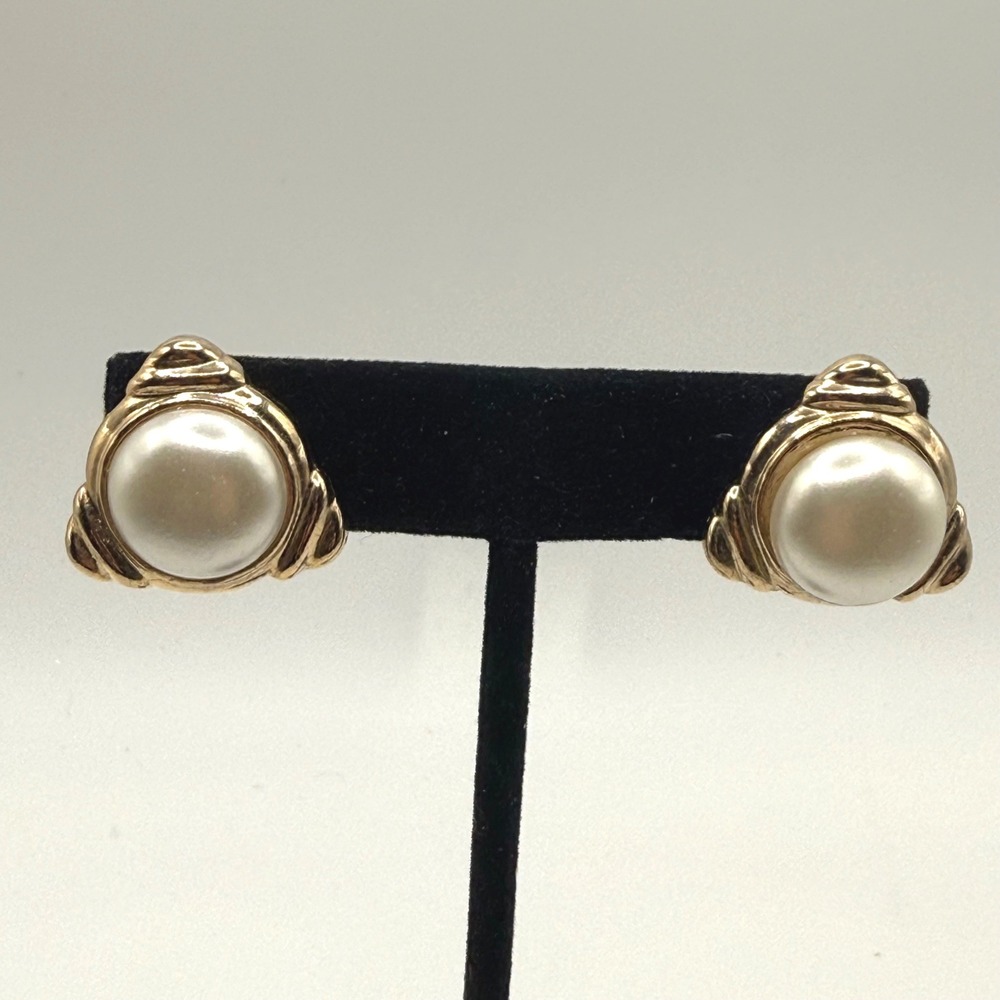 Vintage Gold Tone Faux Pearl Triangle Stud Earrings Bold Statement Ribbed Edge